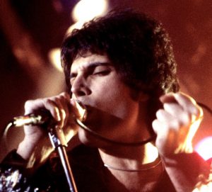 Freddie-Mercury-Singing