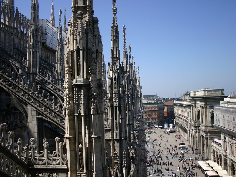 Photo of Milan Cathedral and surrounding bildings