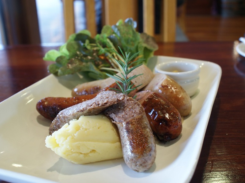 A picture of Germany's sausage meal.