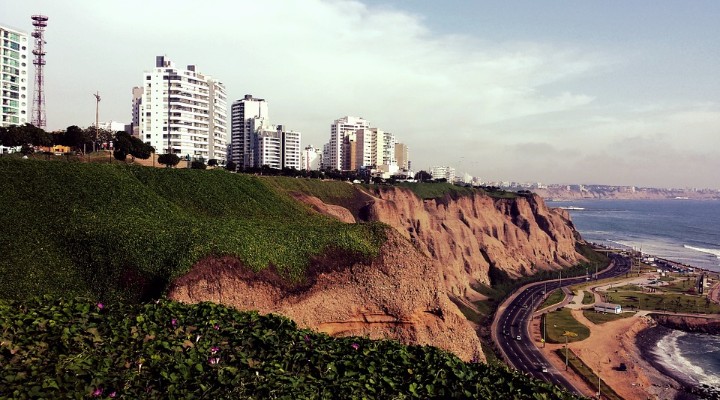 Image of the coastline in Lima, Peru