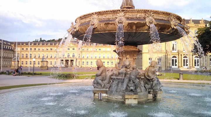 Image of a fountain near the New Palace in Stuttgart, Germany.