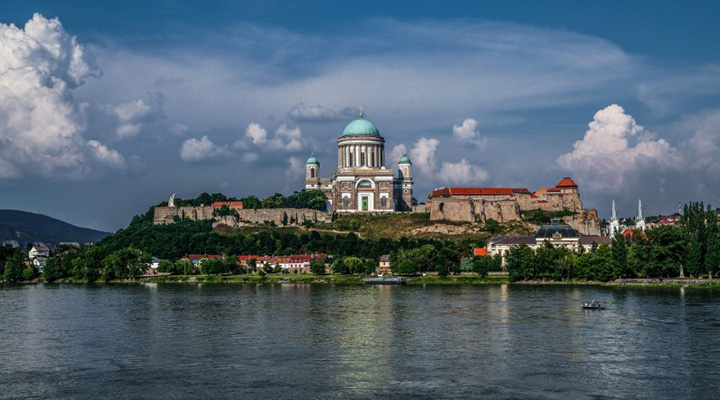 Day trips from Budapest - Cathedral and a castle in Esztergom city